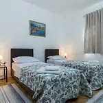 Apartamento Okrug Gornji - With Sea View