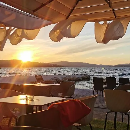Okrug Gornji - With Sea View Apartment